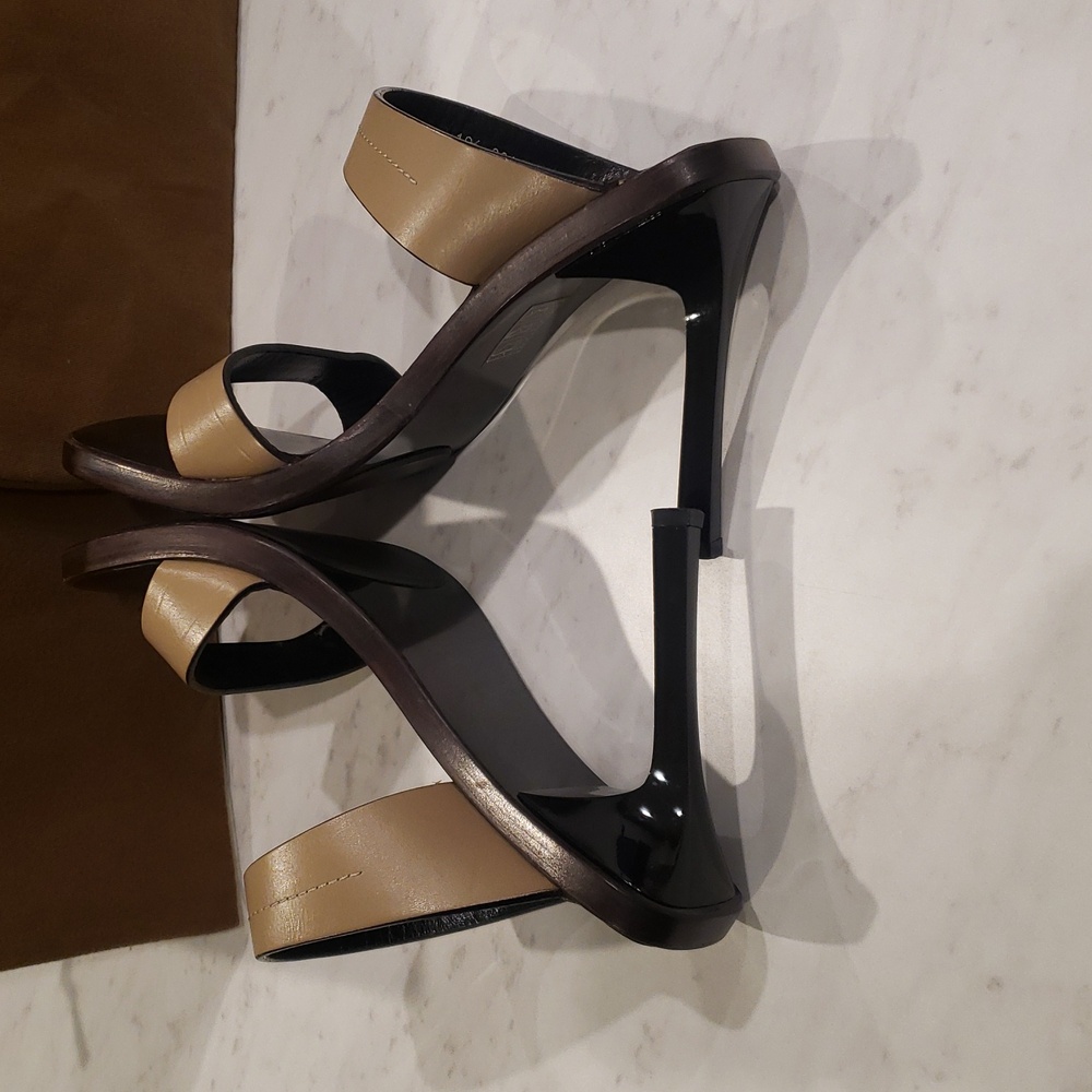 Gucci Leather Sandals Double Strap.   4" Heel Size 7 Tan Color - Picture 10 of 10